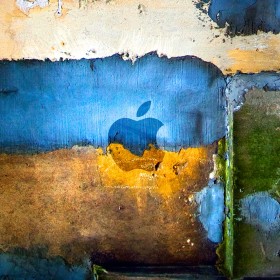 Grunge Apple Logo iPad Wallpaper